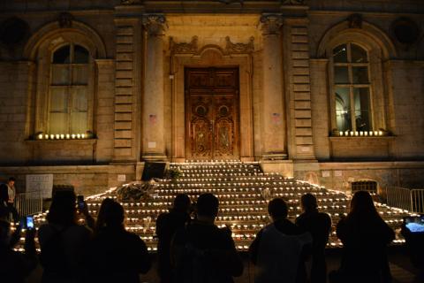 Les marches de l'Hôtel de Ville, place des Terreaux