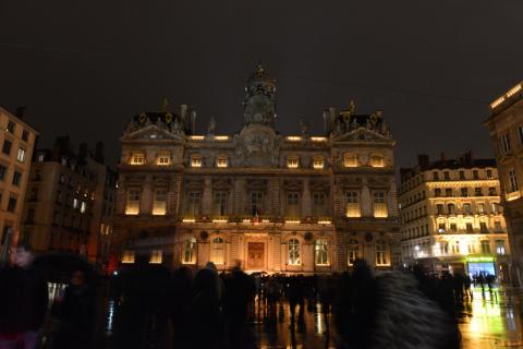 La place des Terreaux et l'Hôtel de Ville illuminé