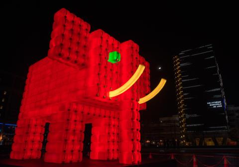 Éléphant rouge - Place Charles Béraudier